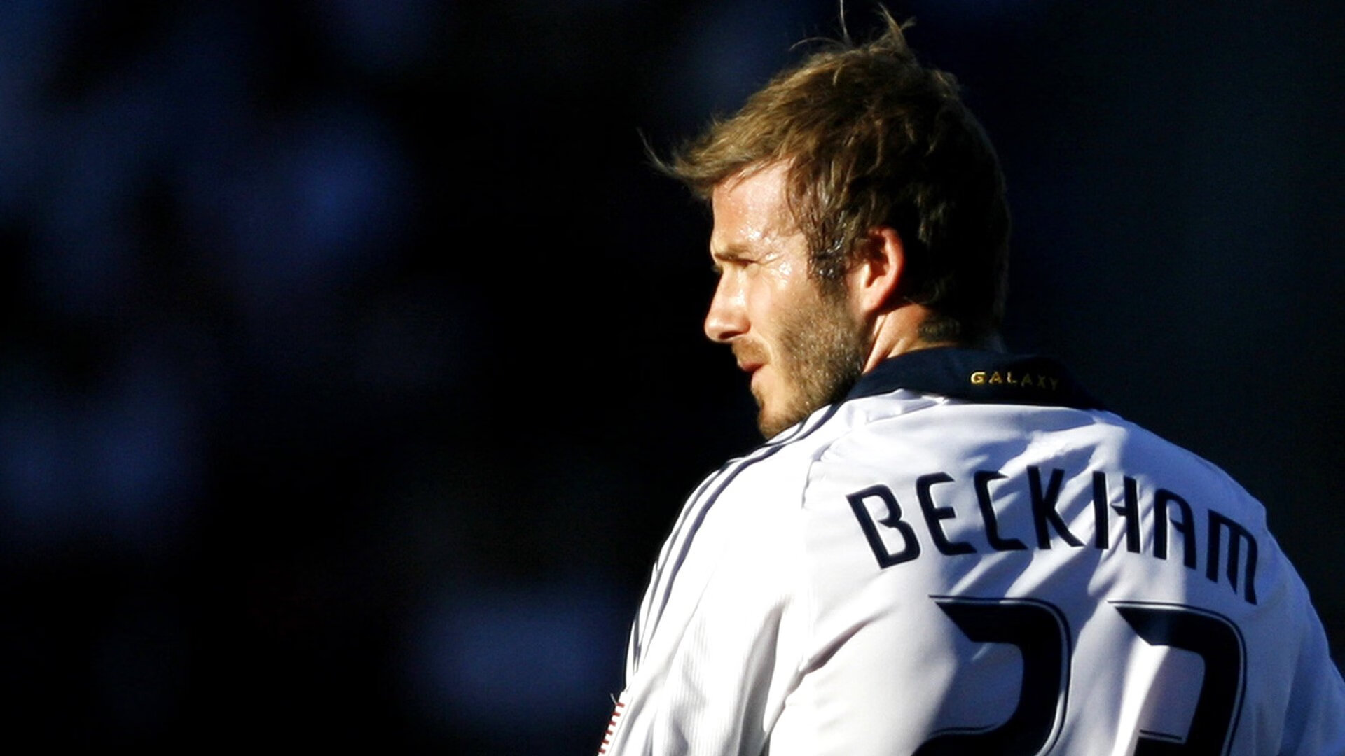 世界杯：艺术家将比赛时刻以抽象画方式创作 在画廊展览引文艺圈关注